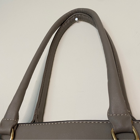 Beautiful Purse color Grey clay - Red - Black - Roomy Bag with Shoulder Strap - Picture 7 of 10